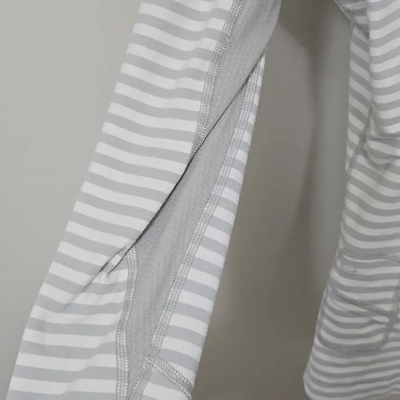 Lululemon Run Back On Track Shirt - Picture 7 of 8